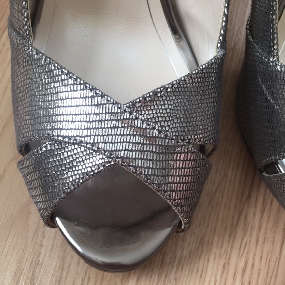 Like new! Caparros peep toe platform high heels 9B - Picture 3 of 10